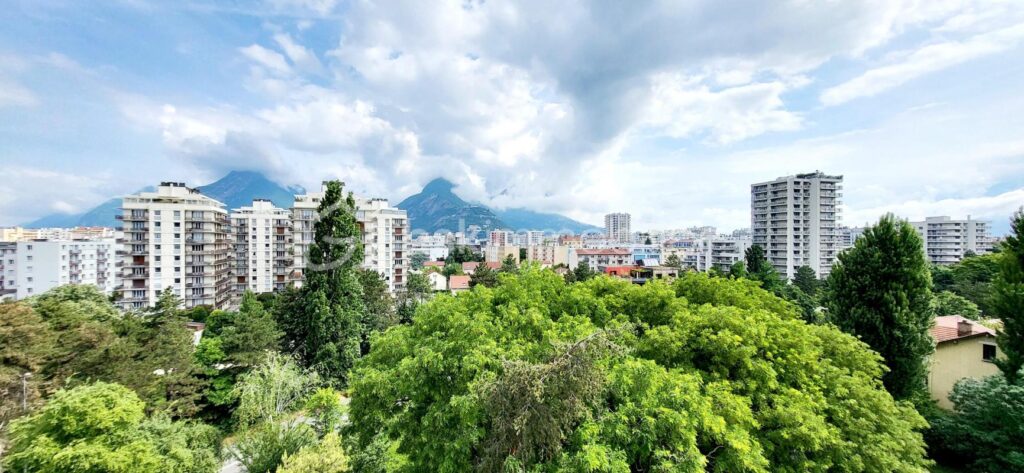 Vue dégagée en triple exposition au cœur de toutes les commodités – 3 pièces – 2 chambres – 70 m²