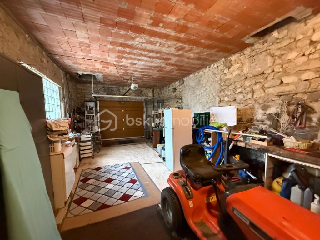 Maison de caractère 104 m² – Terrain 17,5 ha – Les Tourrettes (26740) – 4 pièces – 2 chambres – 104 m²