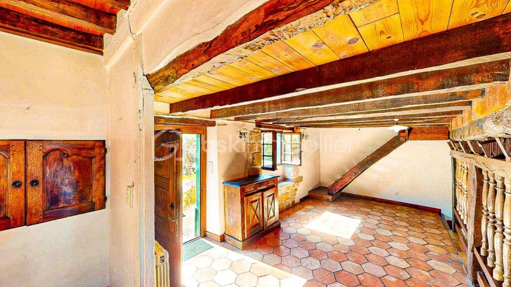 Ancien moulin sur un terrain plat de 8023m² proche du centre ville d’Hasparren ! – 6 pièces – 4 chambres – 128 m²