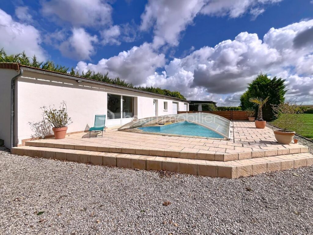 PROPRIETE DE CARACTERE – 8 pièces – 4 chambres – 210 m²