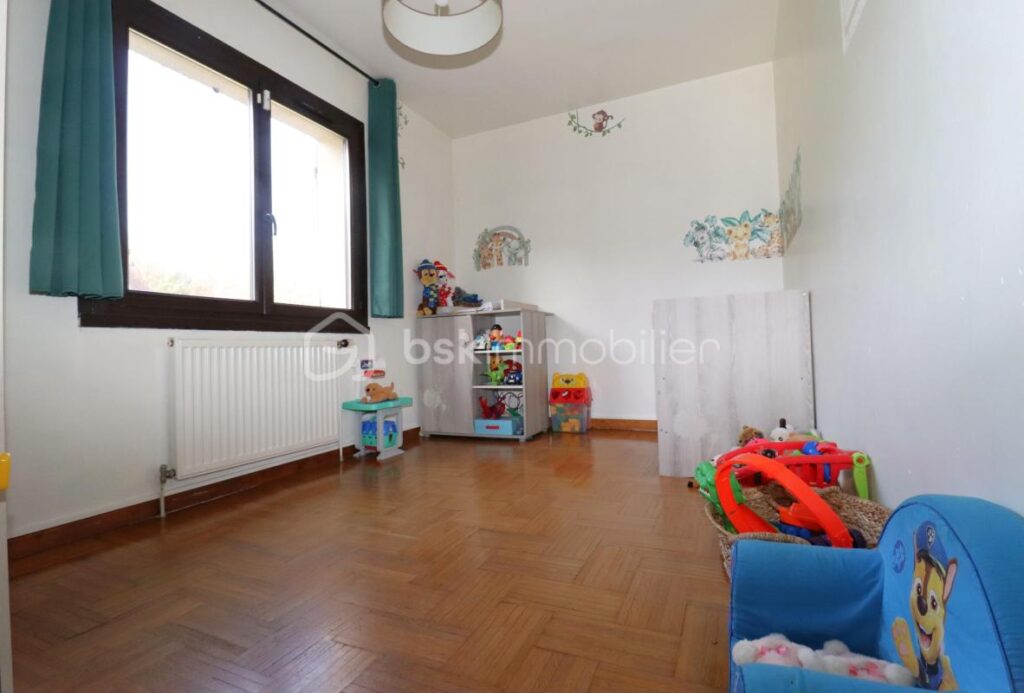 Grande maison aux beaux volumes (8 pièces 175m²) 5 ou 6 chambres avec sous-sol total (85m²) – 8 pièces – 6 chambres – 175 m²