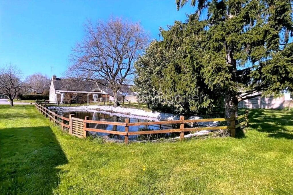 Longère de caractère dans un havre de paix, proche de l’axe RENNES-PARIS – 7 pièces – 5 chambres – 126 m²