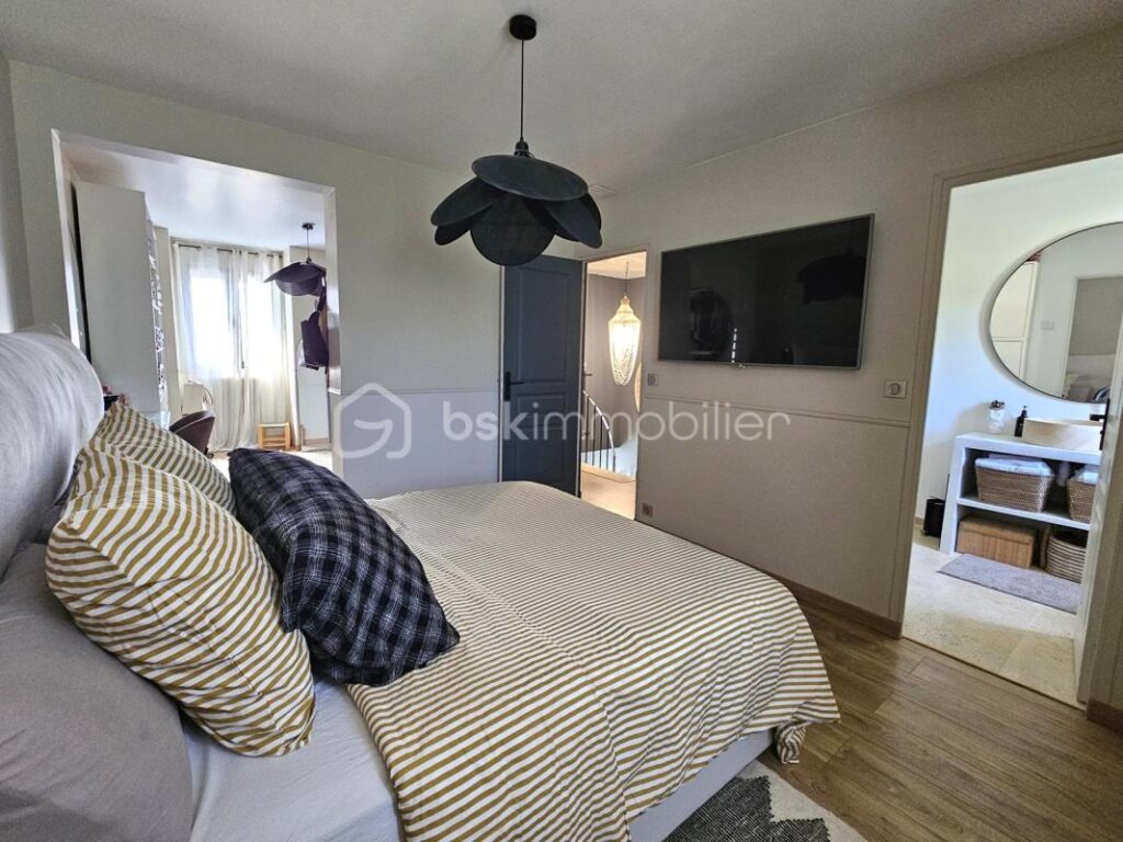 Mansart 7 pièces 216m² indépendant sous-sol DPE C – 7 pièces – 4 chambres – 151 m²