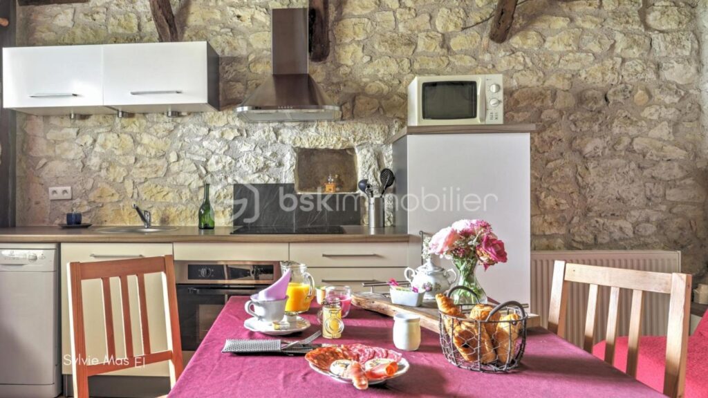 Domaine de charme 2 logements – 5 gîtes – piscine – NR pièces – 11 chambres – 390 m²