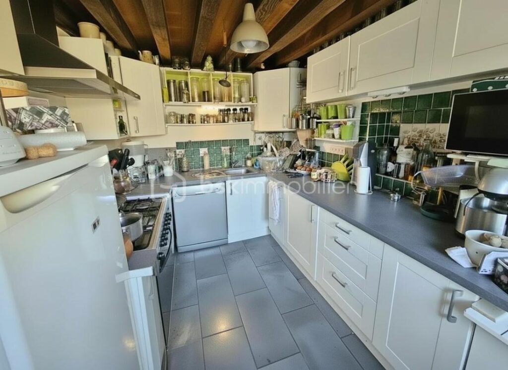 Ancien corps de ferme avec 4,7 hectares – Vue exceptionnelle – Proximité Roanne – 6 pièces – 5 chambres – 185 m²