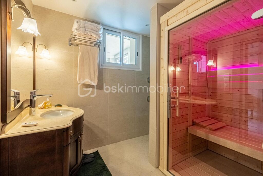 Valbonne – Villa d’exception au cœur de la nature, à pied du village – 12 pièces – 8 chambres – 518 m²