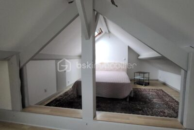 PROCHE VILLEDIEU-LES-POÊLES & A84 – MAISON DE STANDING AVEC PISCINE – 5 pièces – 4 chambres – 140 m²