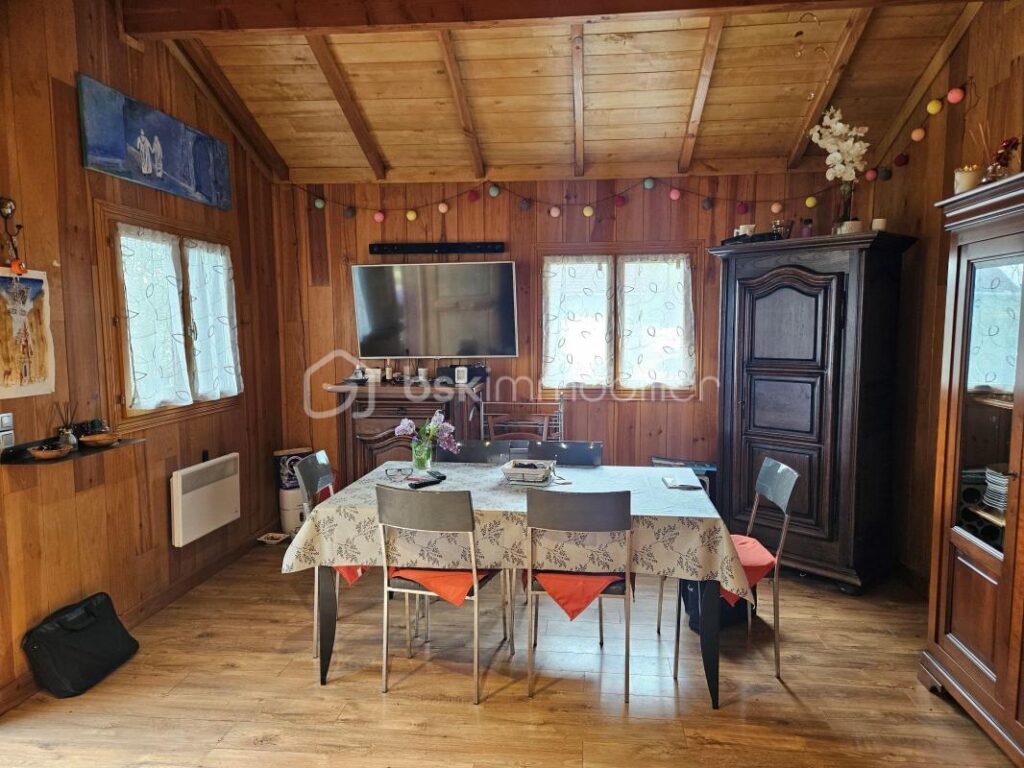 Maison de campagne en pierre et chalet avec vue – 4 pièces – 3 chambres – 135 m²