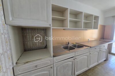 Baisse de prix 313950€ Appartement lumineux avec double balcon et vue mer en cœur urbain – 2 pièces – 1 chambre – 55 m²