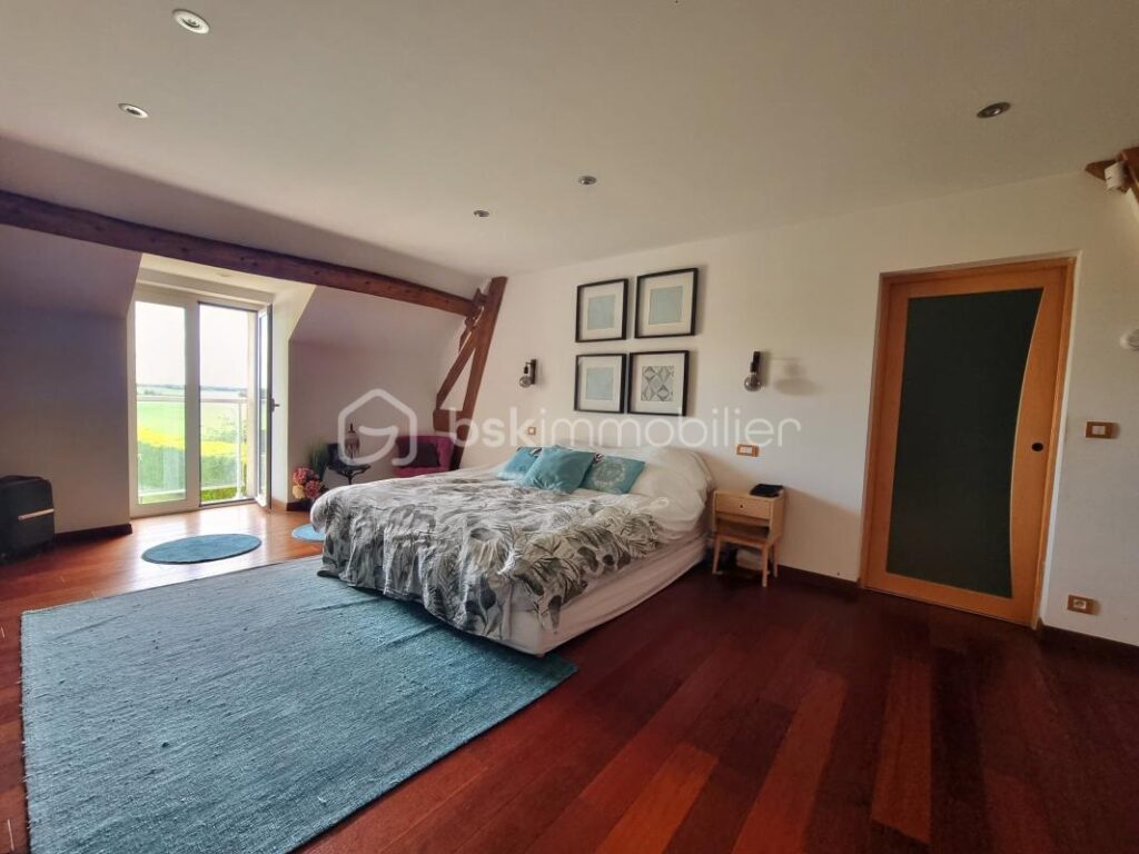 CHARMANTE MAISON EN PIERRE, 8 PIÈCES, 4 CHAMBRES, GARAGE, ANNEXES, PISCINE !!! – 8 pièces – 4 chambres – 245 m²