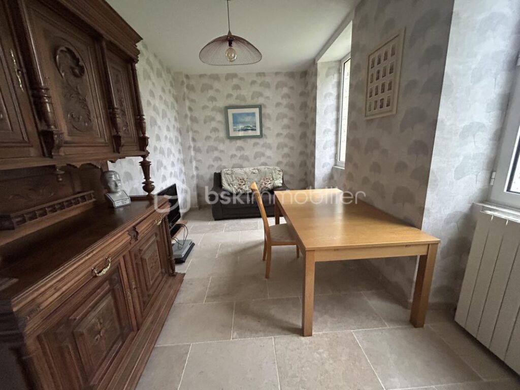 Belle maison en pierres, Dépendances –garage–3 ha 82 – 8 pièces – 6 chambres – 250 m²