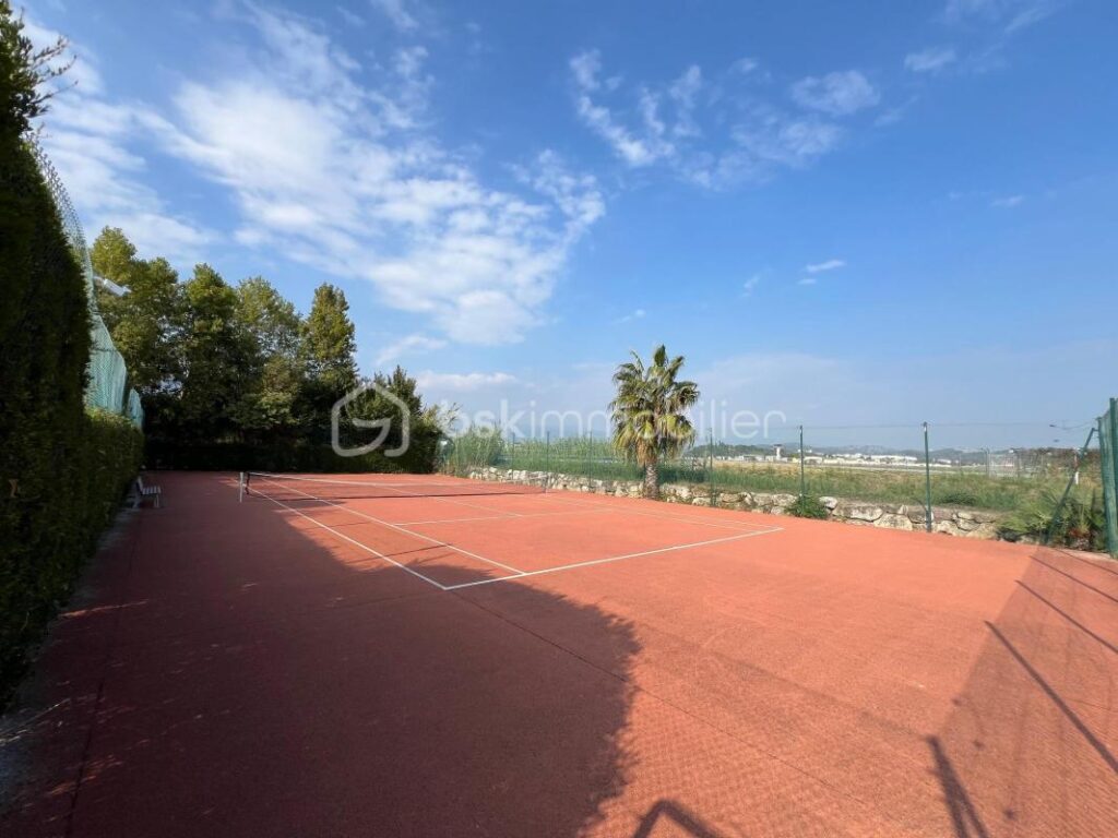 EXCLUSIVITÉ – Idéal investissement locatif, pied-à-terre, jeune couple ou seniors ! Superbe 2 pièces 38 m² avec terrasse vue lac – Mandelieu-la-Napoule – 2 pièces – 1 chambre – 38 m²