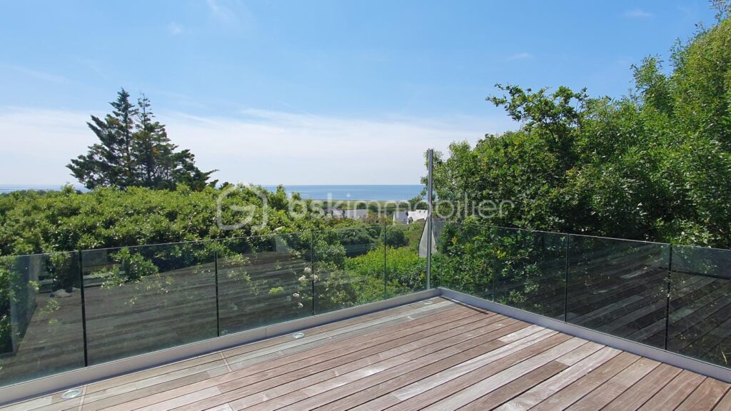 Maison 10 pièces de 210 m² – 10 pièces – 5 chambres – 210 m²