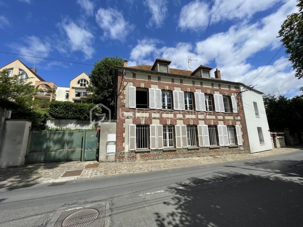 Maison de Maître en bord de Seine – 8 pièces – 5 chambres – 210 m²