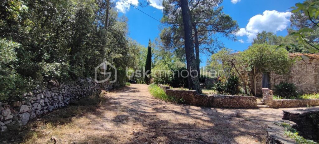 propriete athypique touristique – 4 pièces – 3 chambres – 215 m²