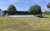 MAISON AVEC PISCINE ET GRAND TERRAIN – 7 pièces – 3 chambres – 200 m²