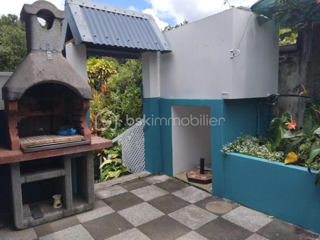 Villa avec piscine jacuzzi et jardin à l’île de la Réunion – 7 pièces – 4 chambres – 171 m²