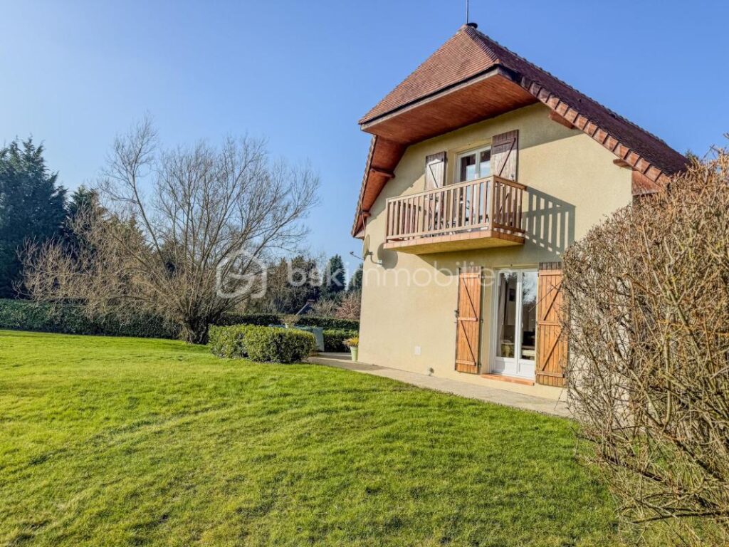 A SEULEMENT 5 KILOMÈTRES DE PONT L’ÉVÊQUE ET 15 KILOMÈTRES DE LA CÔTE FLEURIE, MAISON AU CALME, CADRE VERDOYANT – 4 pièces – 3 chambres – 96 m²