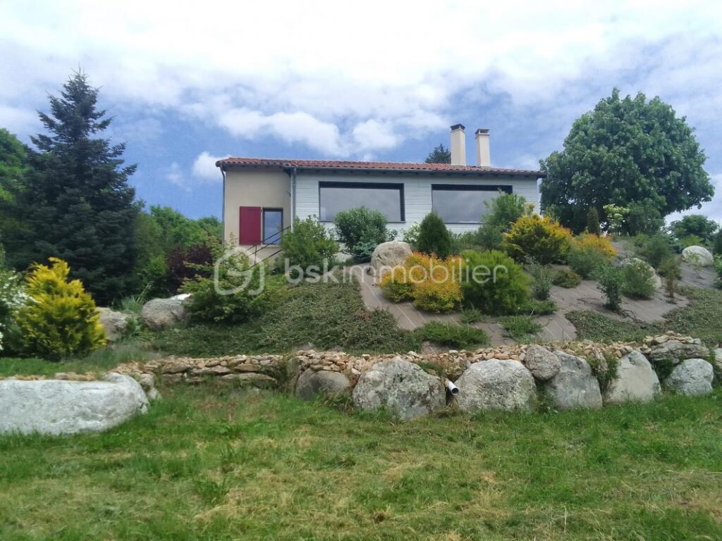 Magnifique Maison sur les monts d’Ardeche – 4 pièces – 3 chambres – 151 m²