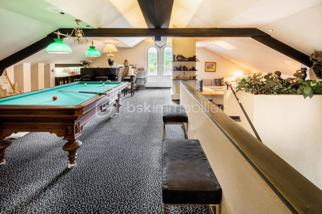 Profitez du luxe paisible d’une maison d’architecte au cœur de Lourdes – 8 pièces – 5 chambres – 310 m²