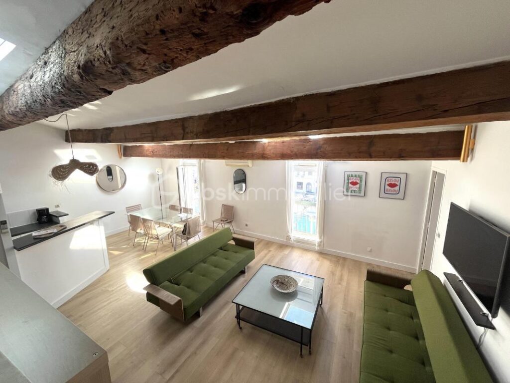 Sur les quais de Sète Duplex 4 pièces au dernier étage avec vue canal & charme authentique ! – 4 pièces – 3 chambres – 90 m²