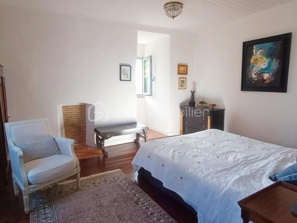 Maison de charme avec vue panoramique et piscine d’exception – 5 pièces – 2 chambres – 118 m²