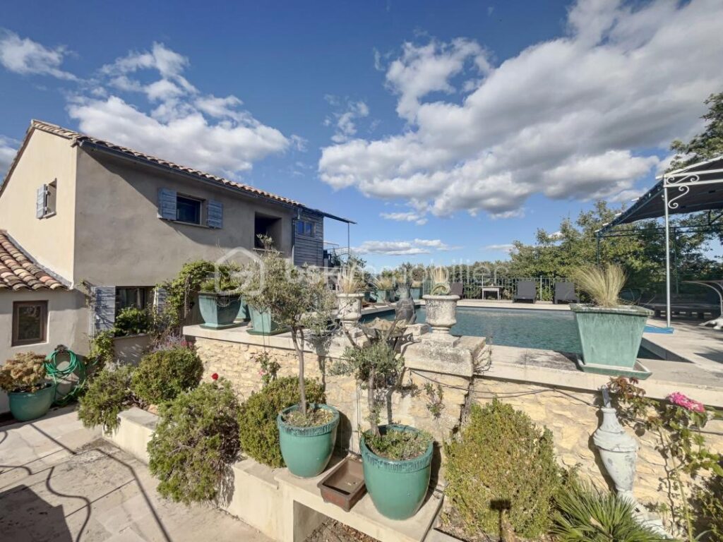 Exceptionnelle Propriété de Prestige avec Maison d’Amis, Piscine et Vues à 360° – 12 pièces – 9 chambres – 341 m²