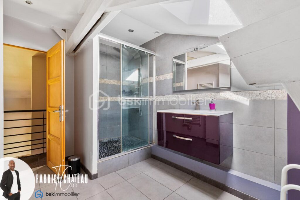 Grande maison familiale avec 5 chambres – cachet et jardin paysager – 8 pièces – 5 chambres – 212 m²