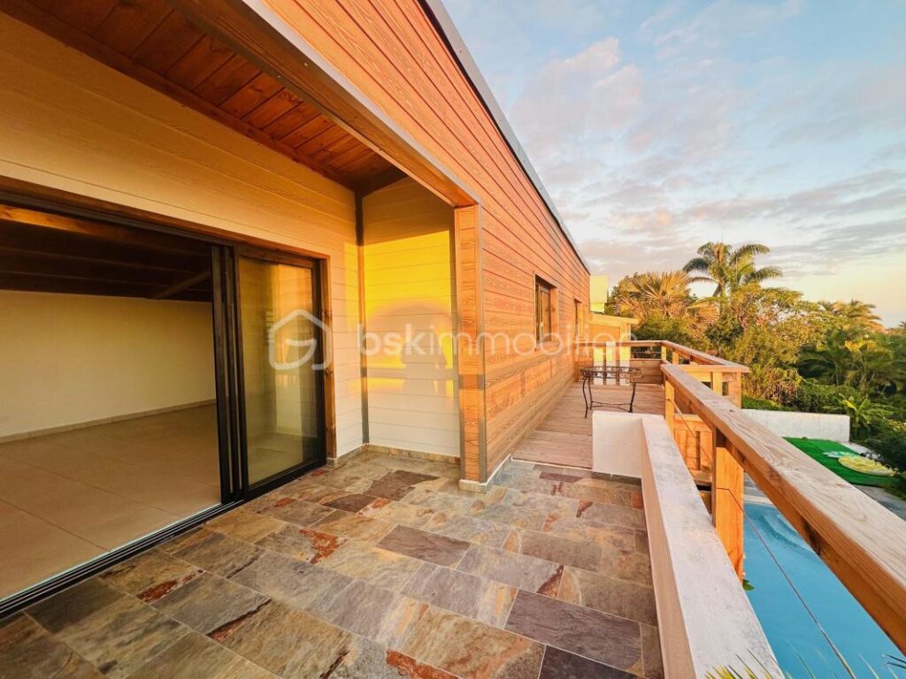 VILLA modulable à fort potentiel – Piton Saint-Leu – 8 pièces – 5 chambres – 185 m²