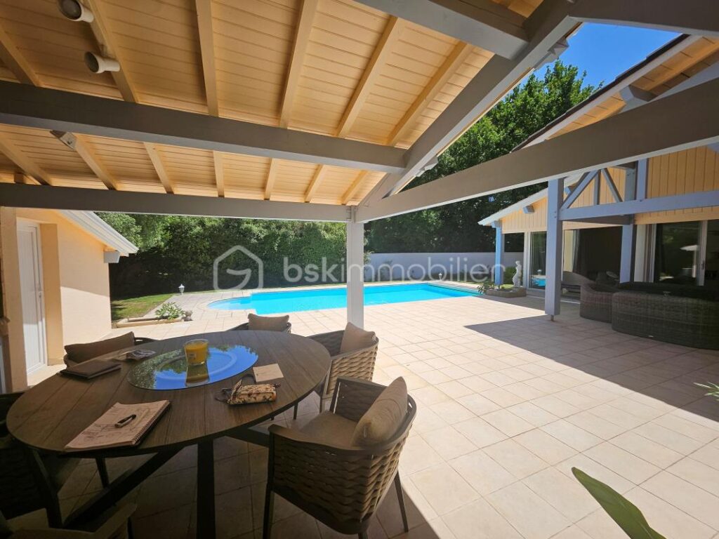 Maison de prestige de 244 m² – 5 pièces – 3 chambres – 244 m²