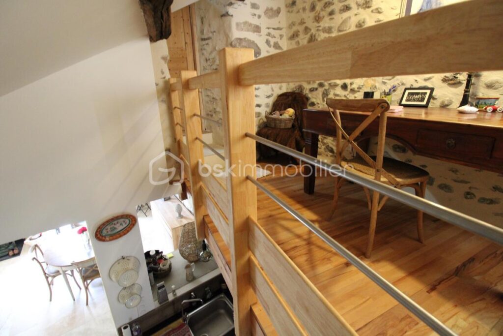 Maison de village en bord de rivière – 9 pièces – 3 chambres – 150 m²