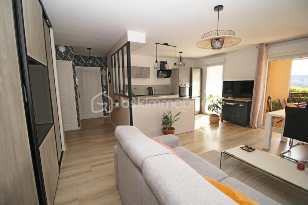 APPARTEMENT COUP DE COEUR NICE OUEST AVEC TERRASSE ET GARAGE – 2 pièces – 1 chambre – 48 m²