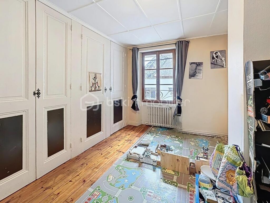 Maison familiale de charme 155m² au cœur de Sassenage, en bordure du Furon – 7 pièces – 4 chambres – 155 m²