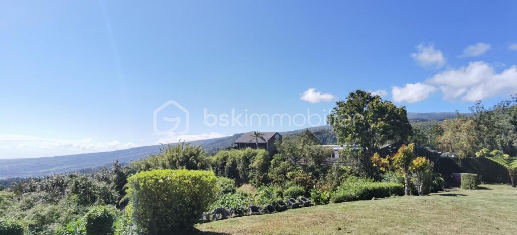 A VENDRE – VILLA SUR DOMAINE – LE BRULE – SAINT DENIS – 8 pièces – 4 chambres – 267 m²