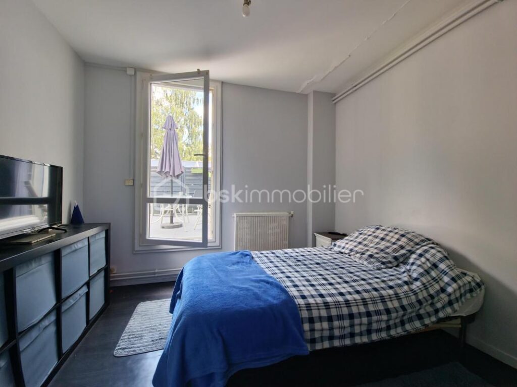 Appartement en Rdc de plus de 124 m² utile avec terrasse de 33 m² attenante – 5 pièces lumineuses en parfait état – 5 pièces – 3 chambres – 99 m²