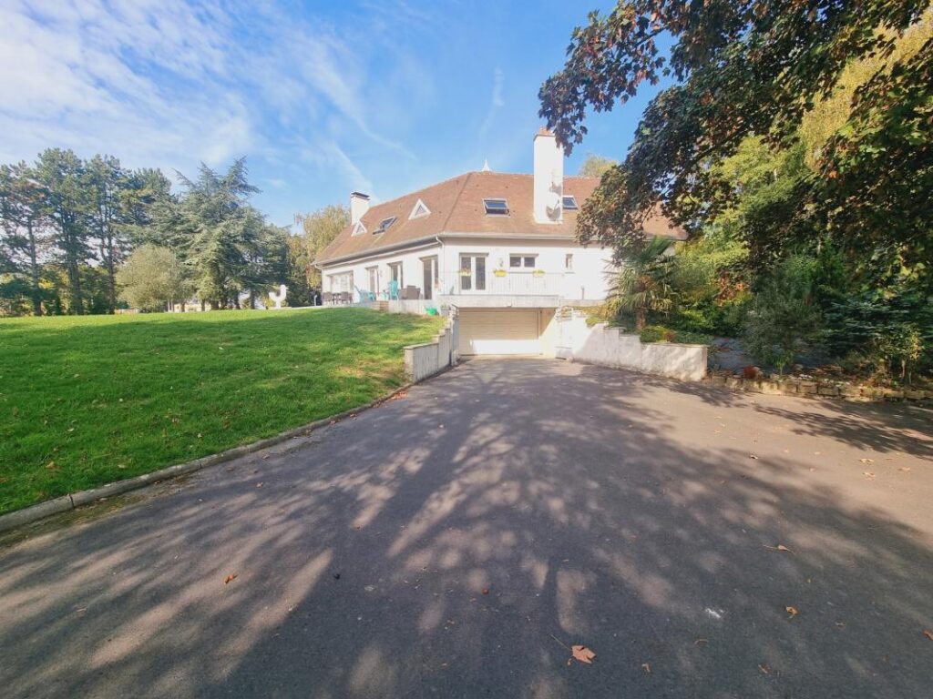 Demeure d’ exception, 4 chambres, sous-sol, terrasse, jardin – 7 pièces – 4 chambres – 187 m²