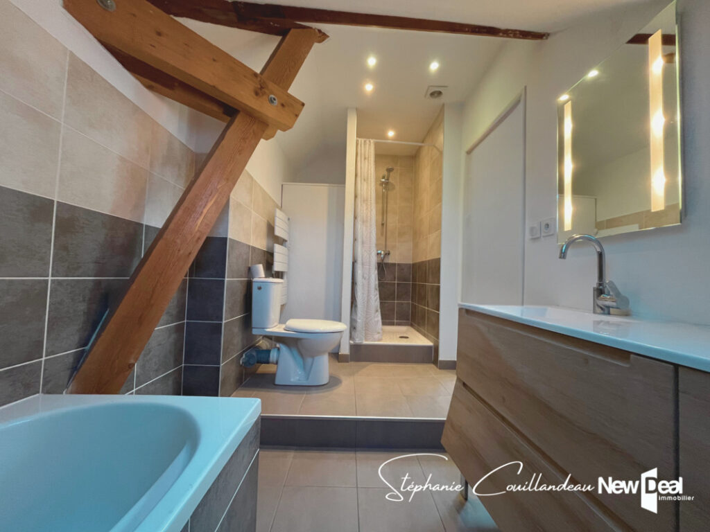 Appartement duplex sur le hauteurs d’Aix les Bains avec belle vue dégagée – 5 pièces – 3 chambres – 93 m²