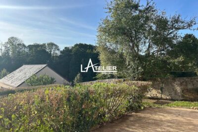 Maison de bourg avec garage indépendant et vie de plain-pied – 5 pièces – 4 chambres – 131 m²
