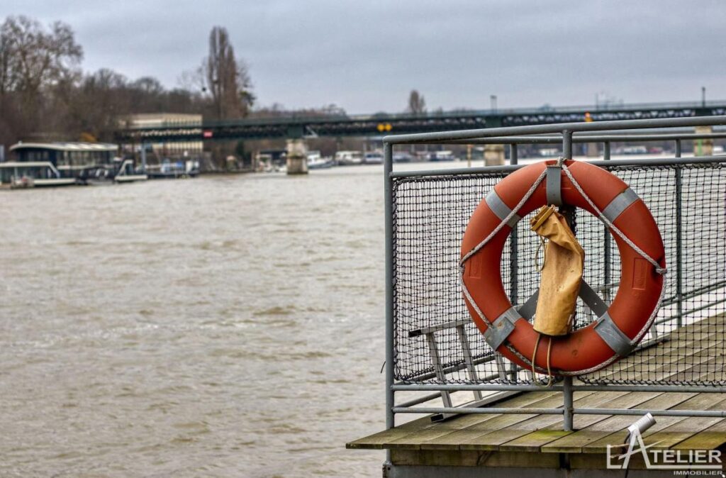 Péniche à Saint-Cloud, Quartier des Coteaux – NR pièces – 3 chambres – 150 m²