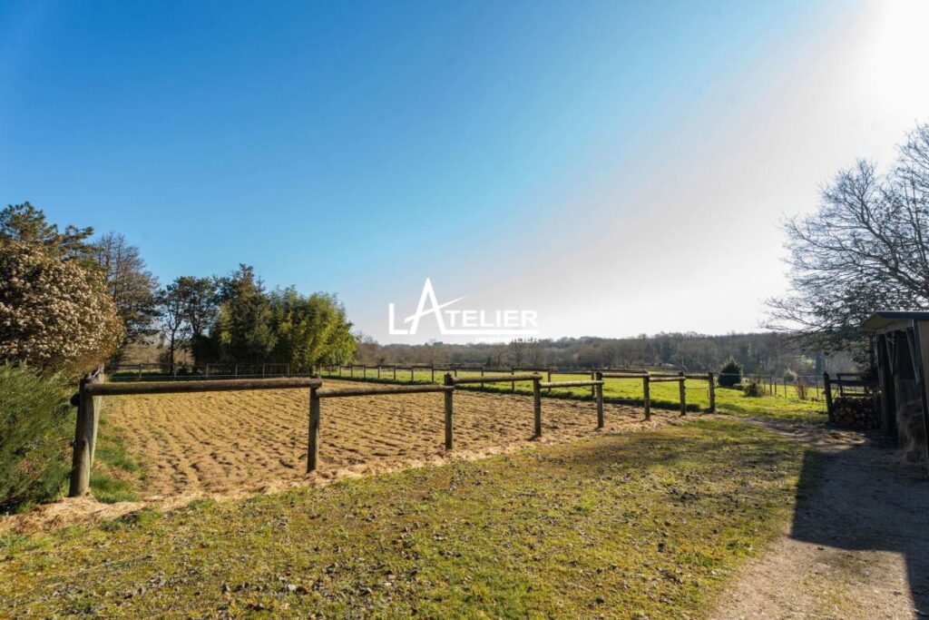 Propriété unique, prairies, carrière et box chevaux – 6 pièces – 5 chambres – 173 m²