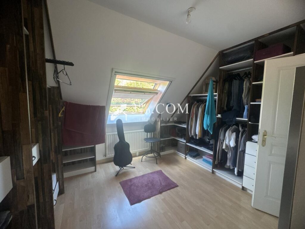 Pavillon individuelle de 2006 avec 5 chambres à Famars – 8 pièces – 5 chambres – 140 m²