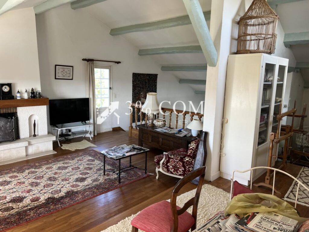 3%. COM IMMOBILIER À CHAUVIGNY VILLA COUP DE COEUR – 7 pièces – 4 chambres – 246 m²