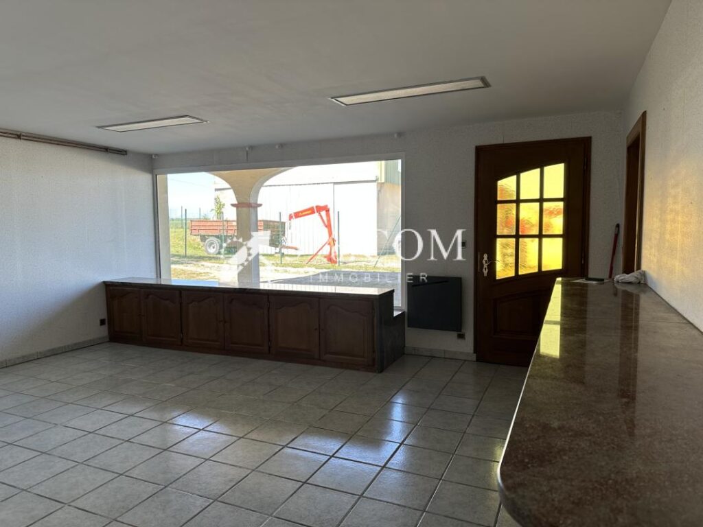 Locaux commerciaux avec logement 639 m2 DOMBASLE EN XANTOIS – 12 pièces – 6 chambres – 639 m²