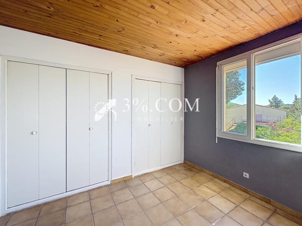 Charmante Maison de 178 m2 +Local professionnel de 150 m2 d – 8 pièces – 4 chambres – 178 m²