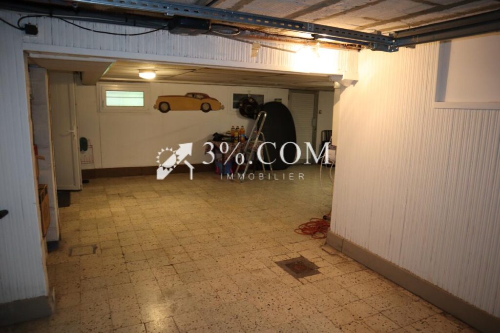 Maison 4 chambres, jardin, garages – 6 pièces – 4 chambres – 141 m²