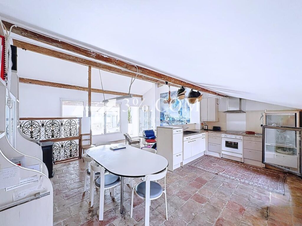 Maison atypique d’exception de 215 m2, 7 pièces, 3 chambres – 8 pièces – 3 chambres – 215 m²