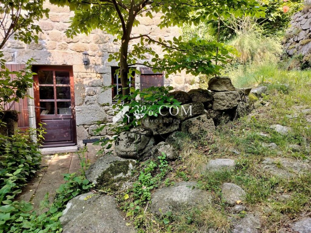 Mas de caractère en pierre de pays de 266m2 – idéal gîte – 11 pièces – 6 chambres – 266 m²