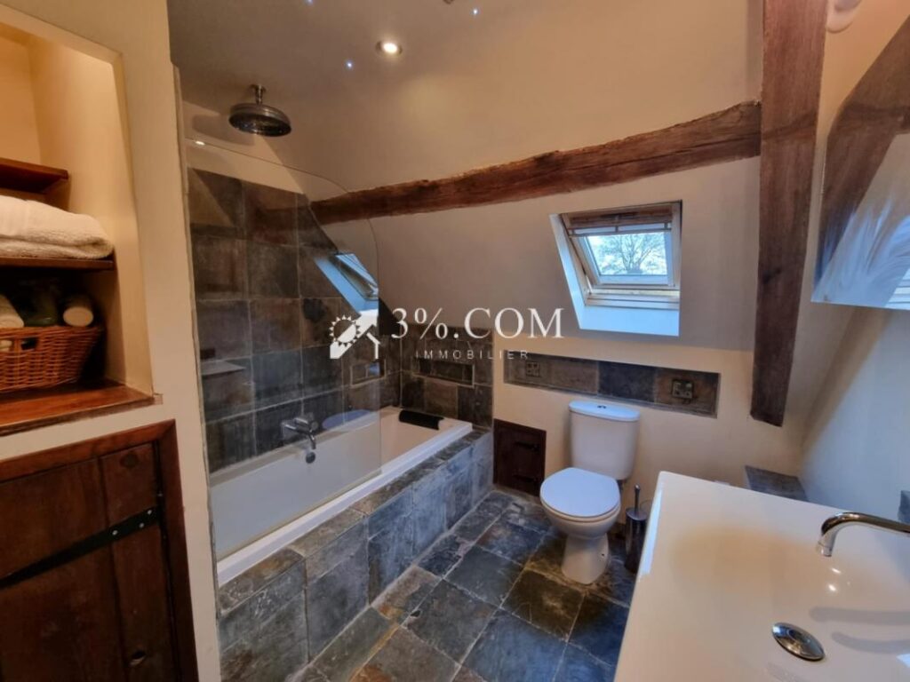 Jolie maison en pierres avec petite dépendance – 5 pièces – 3 chambres – 107 m²