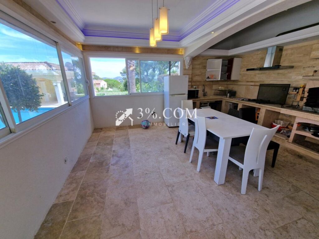 Luxueuse villa avec vue sur l’Estérel – 15 pièces – 11 chambres – 300 m²