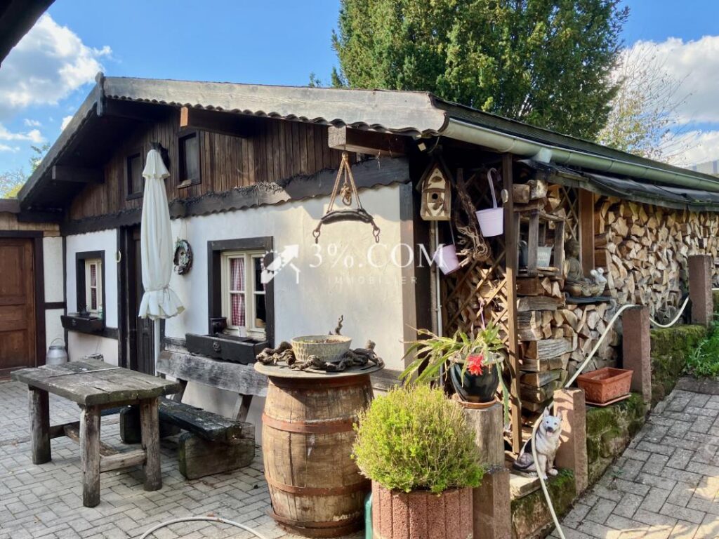 Maison avec grand terrain et dépendances – 7 pièces – 4 chambres – 142 m²